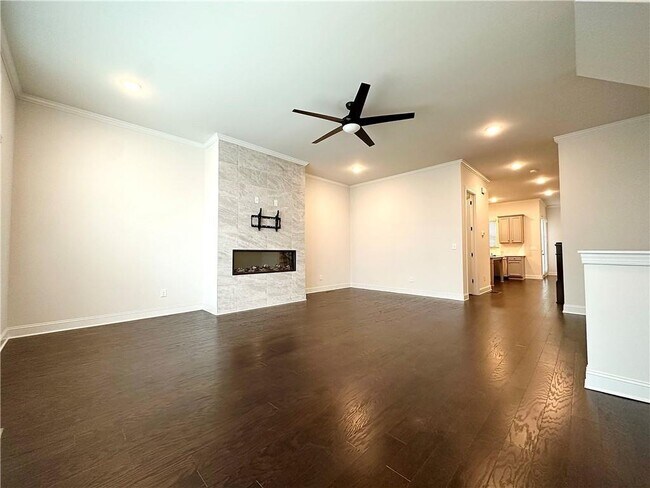 Foto del edificio - 713 Avondale Creek Dr.