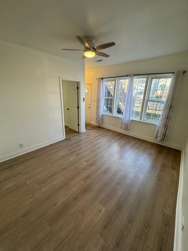 Building Photo - 617 W 43rd Pl