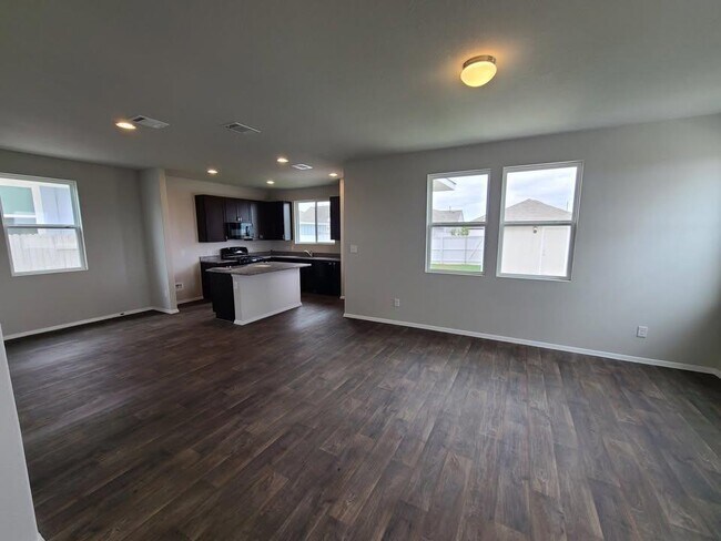 Foto del edificio - 156 Huckleberry Ln