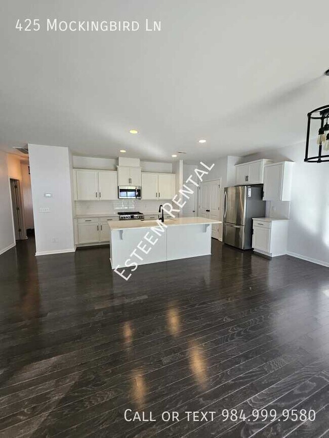 Foto del edificio - 425 Mockingbird Ln