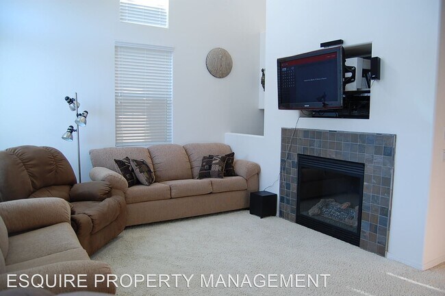 Building Photo - 3 br, 2.5 bath House - 549 E. PORT HUENEME RD