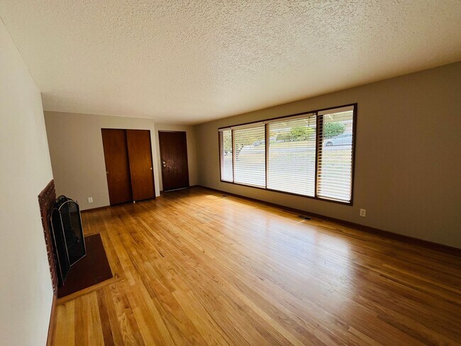 Foto del edificio - Convenient Lake Oswego ranch home - Fresh ...