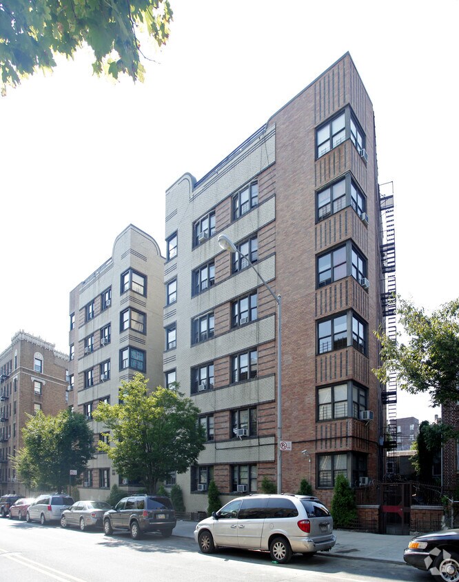 Building Photo - 2727 University Ave