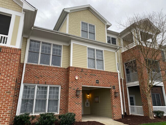 Foto del edificio - 824 Waterford Lake Dr