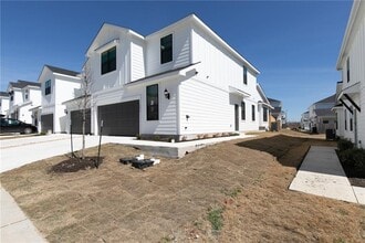 Building Photo - 164 Threshing Rd