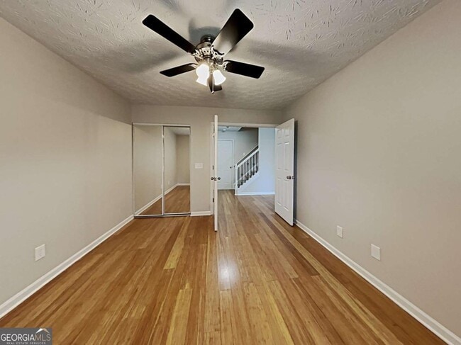 Foto del edificio - 227 Weatherstone Dr