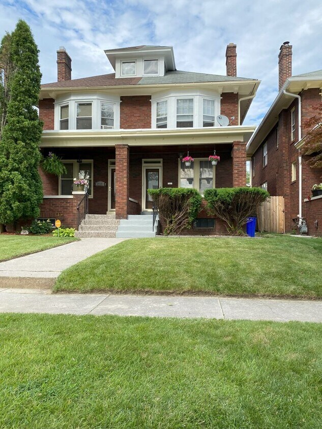 Foto principal - Charming Brick Single Family Home