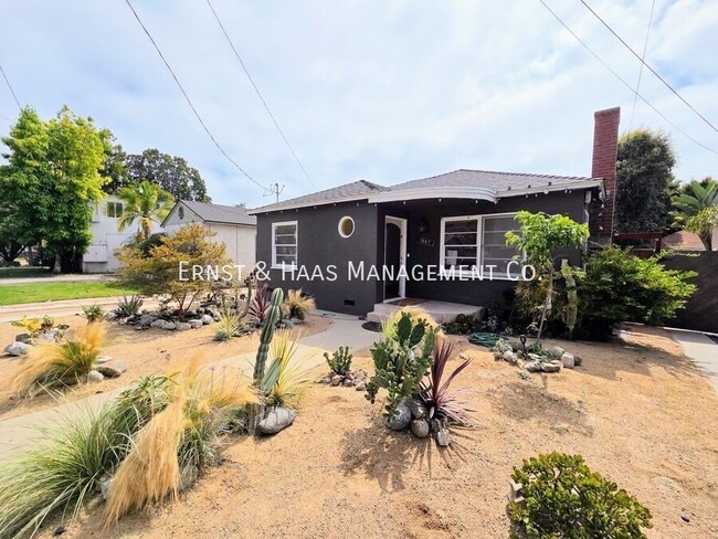 Building Photo - 1067 Ximeno Ave