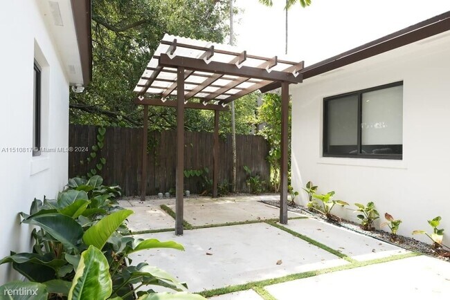 Building Photo - 2 br, 2 bath House - 36 NW 52nd St # 2