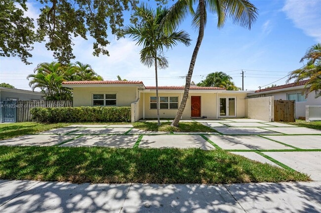 Building Photo - 12730 Ixora Rd