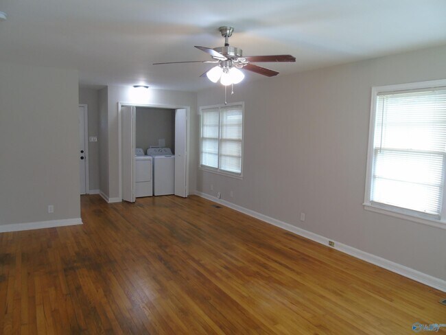 Foto del edificio - 1009 Halsey Ave NE