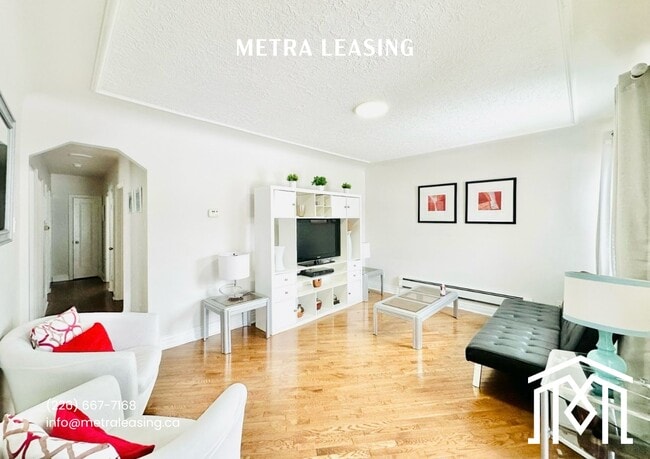 Building Photo - Three Bedroom House