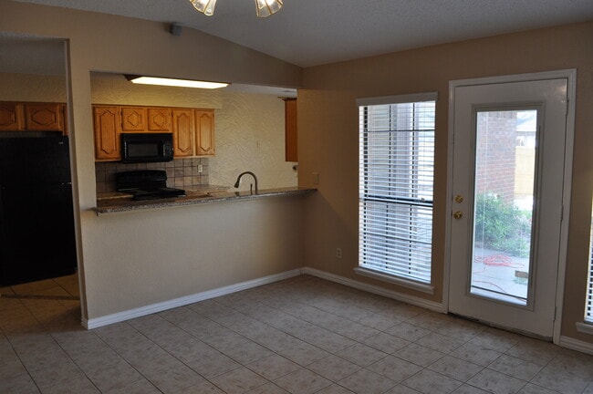 Foto del edificio - 2906 Kingswood Dr