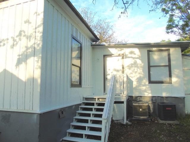 Primary Photo - 2105 E 12th St