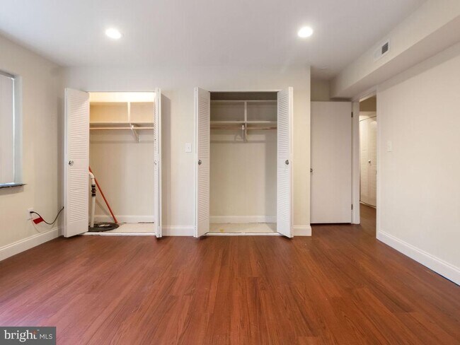 Building Photo - 3501 Clarks Ln