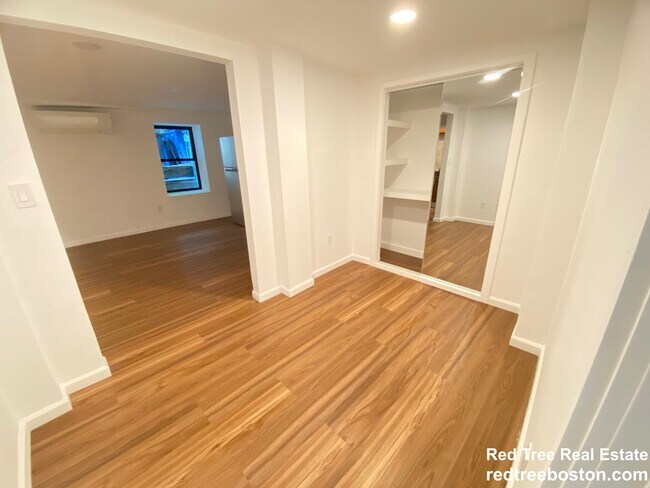 Foto del edificio - 688 Parker St