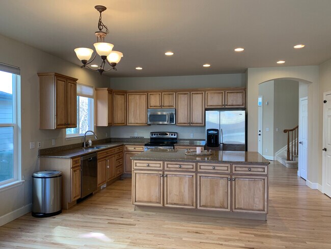 Building Photo - 3397 Fantasy Pl