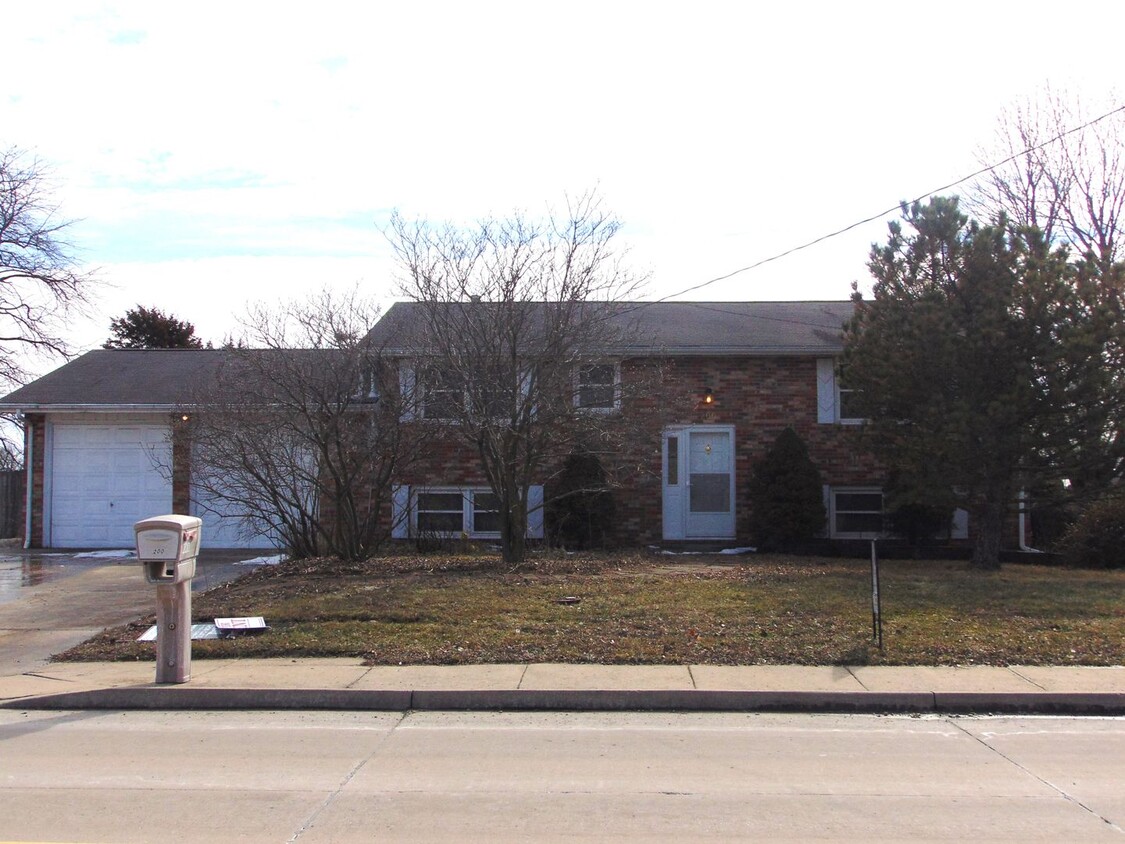 Foto principal - Great 4 Bedroom House In Ashland MO!