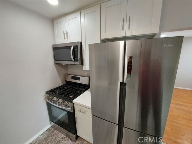 Building Photo - 733 E Nutwood St