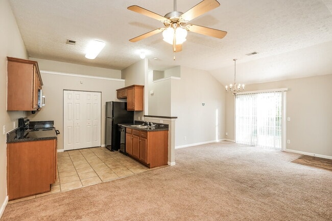 Building Photo - 574 Rose Cottage Cir
