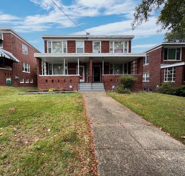 Lovely 3 BR/2 BA Semi-Detached Home in Nor... - Lovely 3 BR/2 BA Semi-Detached Home in Nor...