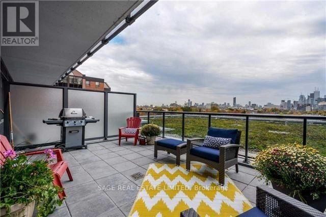 Primary Photo - 1030 King St W