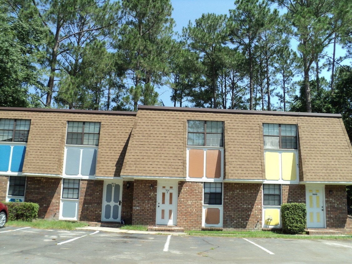 Primary Photo - 904 W Pine St
