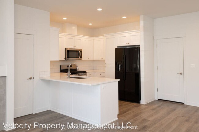 Building Photo - 3 br, 2.5 bath House - 2552 NE Purcell Blvd.