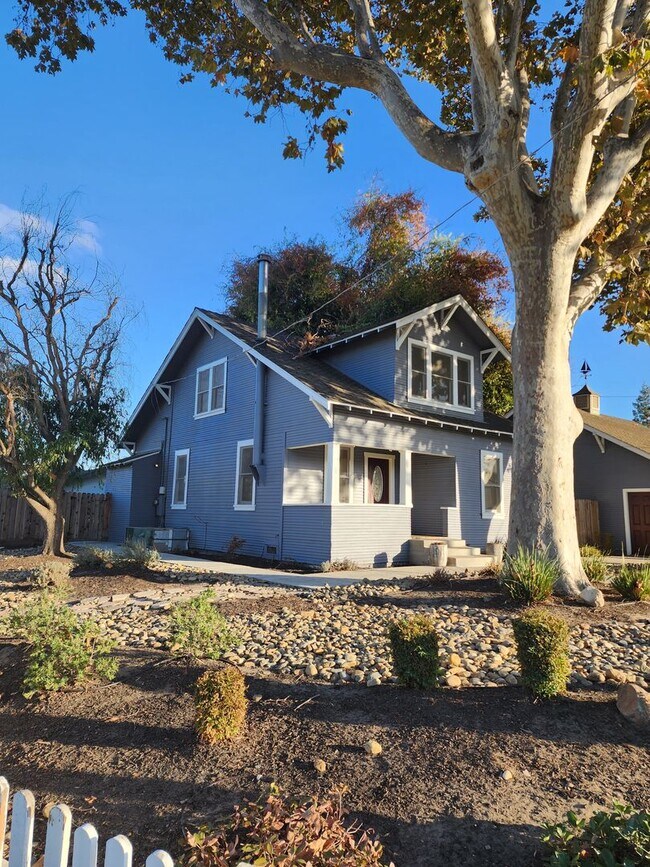 Foto del edificio - 4 Bedroom 2 Bathroom Located In Turlock wi...