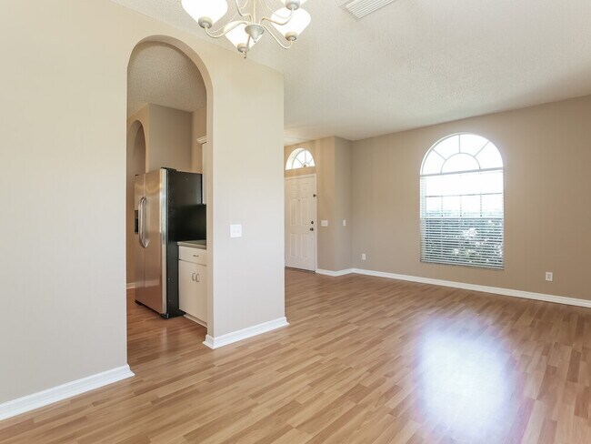 Foto del edificio - 18233 Brookpark Dr