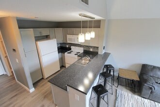Building Photo - 1348 Hunters Rd