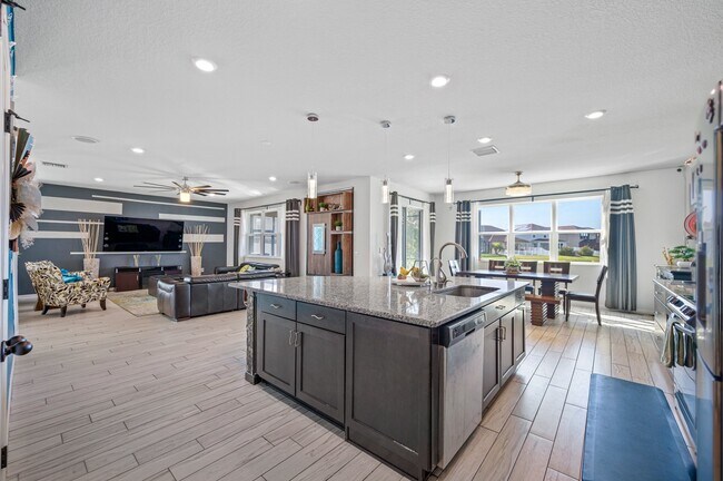 Foto del edificio - 12171 Moss Lake Loop