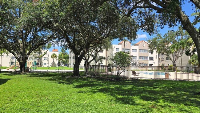 Foto del edificio - 6115 NW 186th St