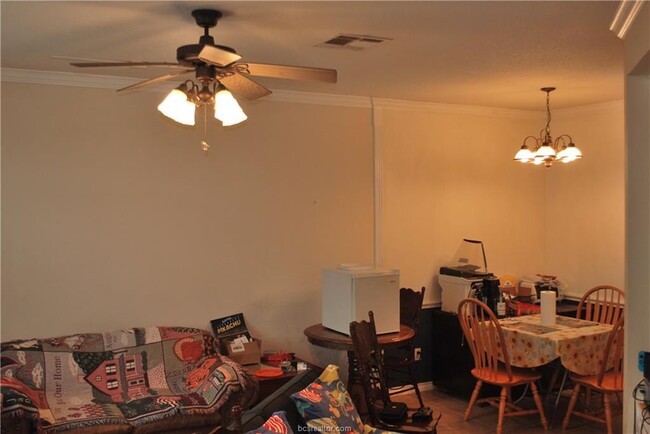 Building Photo - 302 Fraternity Row