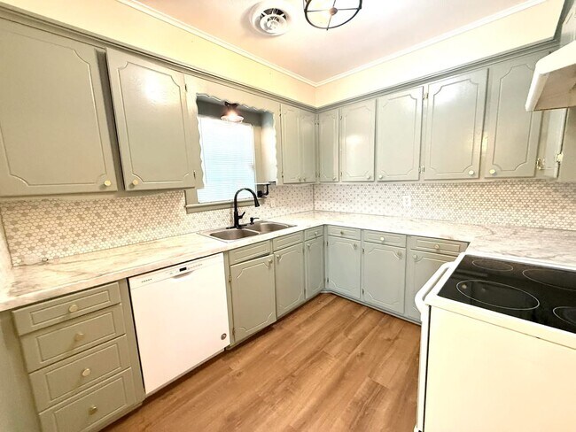 Foto del edificio - 1329 Hargrove St