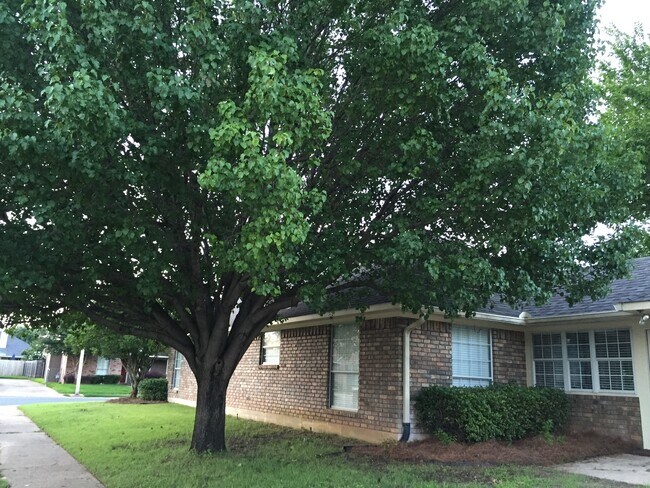 Building Photo - 5920 Stockwood St