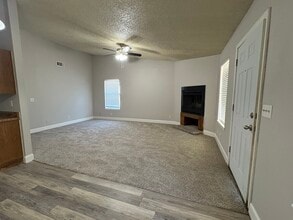 Building Photo - 824 Hardy Springs Cir