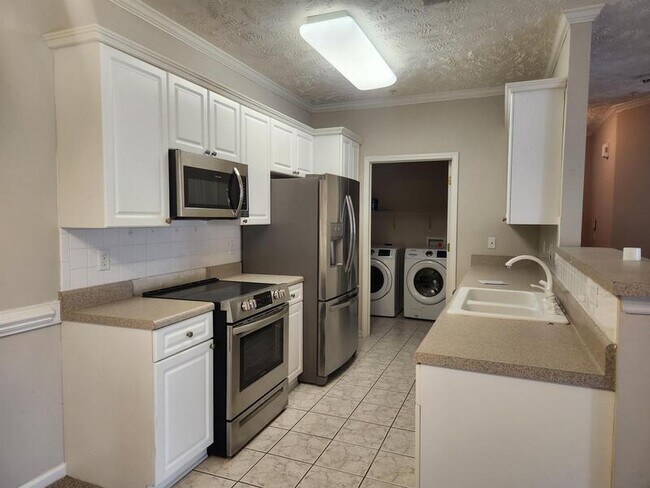 Foto del edificio - 645 Brandermill Rd