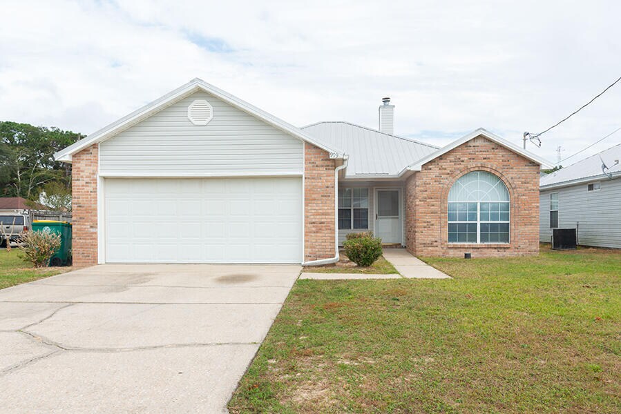 Primary Photo - 979 Southern Oaks Ct