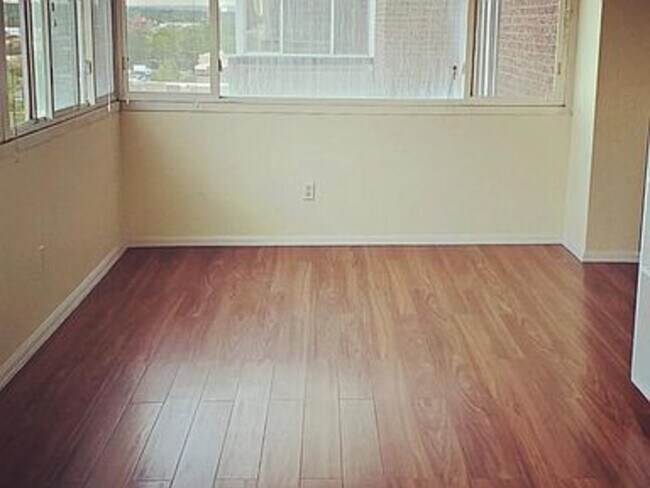 Foto del edificio - 1888 S Jackson St