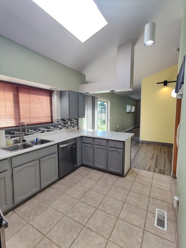 Building Photo - Your Next Home in the Heart of Richland — ...