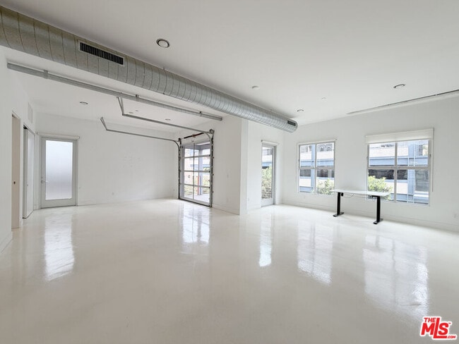 Building Photo - 212 Marine St