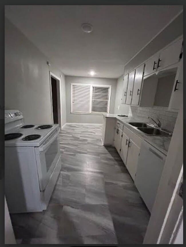 Building Photo - 4724 E Gilbert St