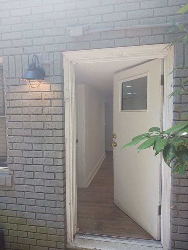 Photo - Come Lease at Virginia Highland/Morningside! Don’t miss this amazing offer! House