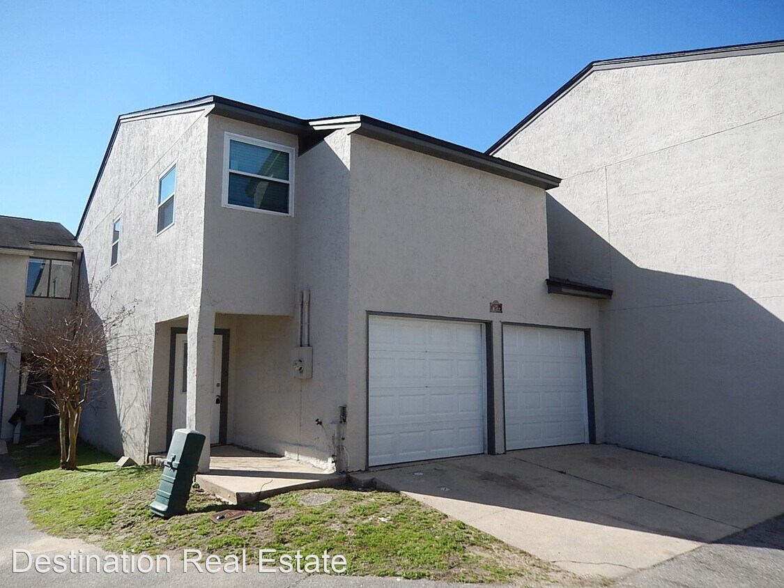 Primary Photo - 2 br, 2.5 bath House - 1327 Airport Drive ...