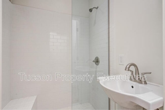 Foto del edificio - 71 W Simpson St