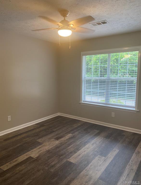 Foto del edificio - 3425 Sullivan Ln