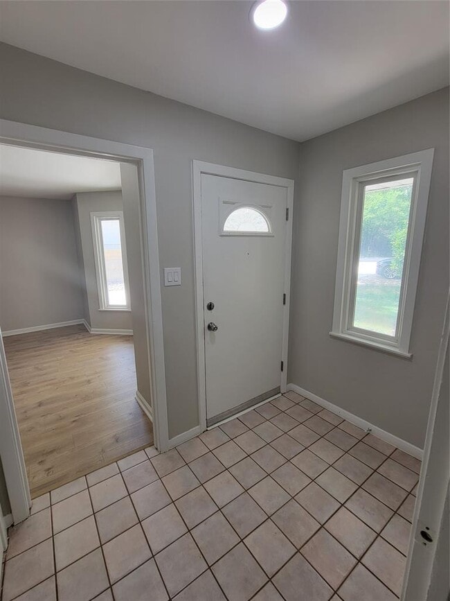 Building Photo - 2513 W 45th St