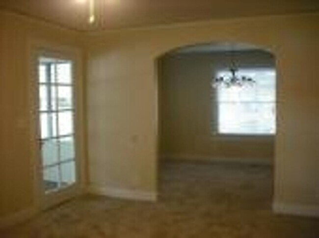Building Photo - 3 br, 2 bath House - 3057 Commonwealth