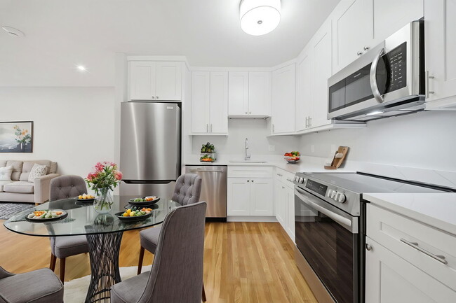 Building Photo - 11 Schubert St